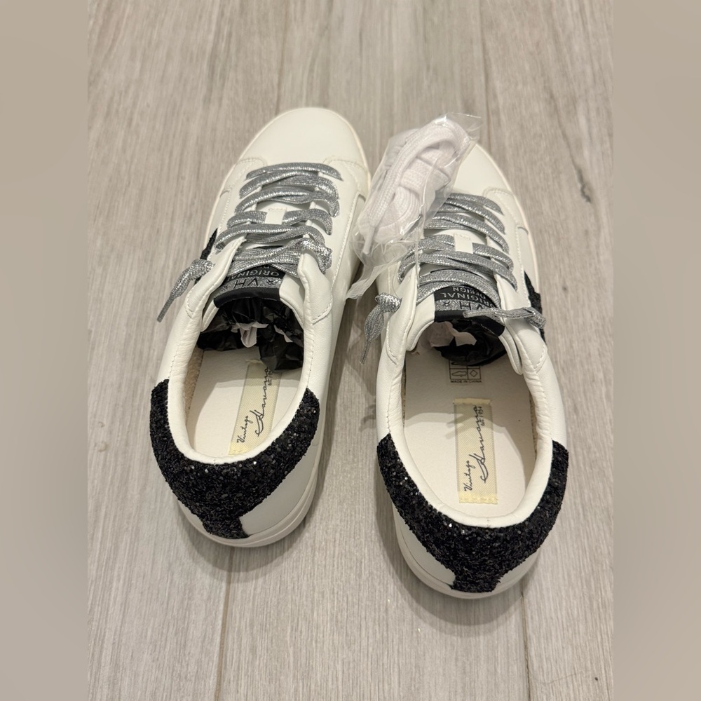 Vintage Havana White and Black Sneakers - Picture 4 of 5